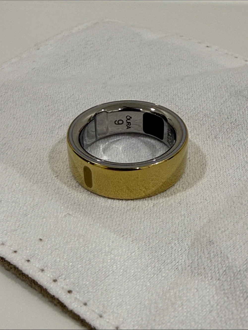 Oura Gold Gen 4 with Charging Dock and Cable